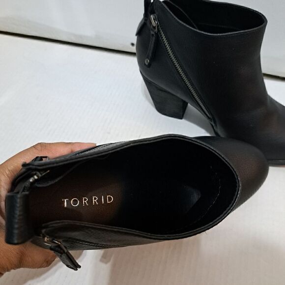 Torrid Side Zip Heel Bootie Black Size 11 WW - Picture 7 of 12